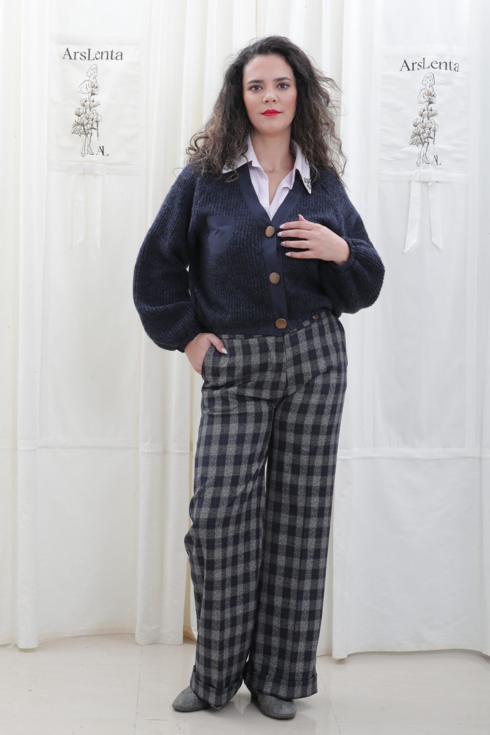 Calça em tecido xadrez - Image 2