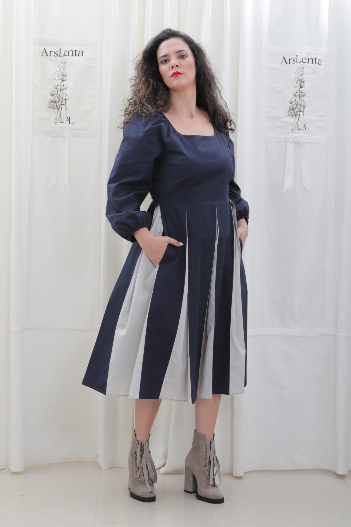 Vestido bicolor midi com manga abalonada em tecido 100% algodão