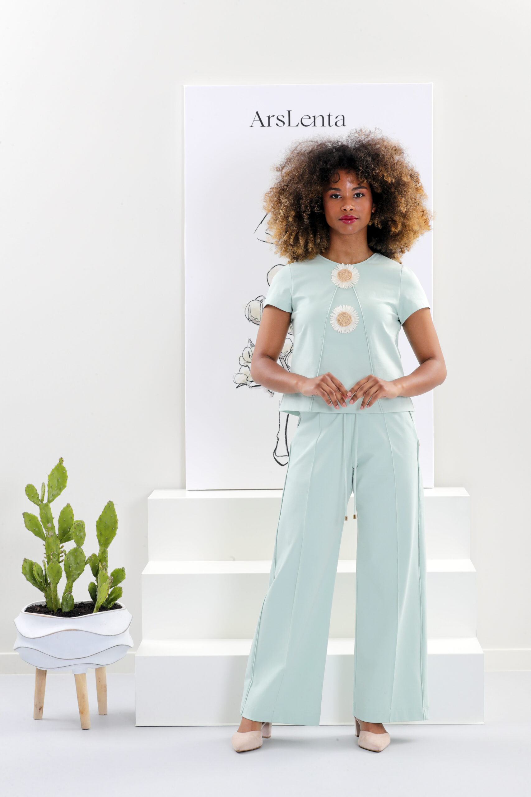 Elegante blusa com flores de ráfia - Image 2