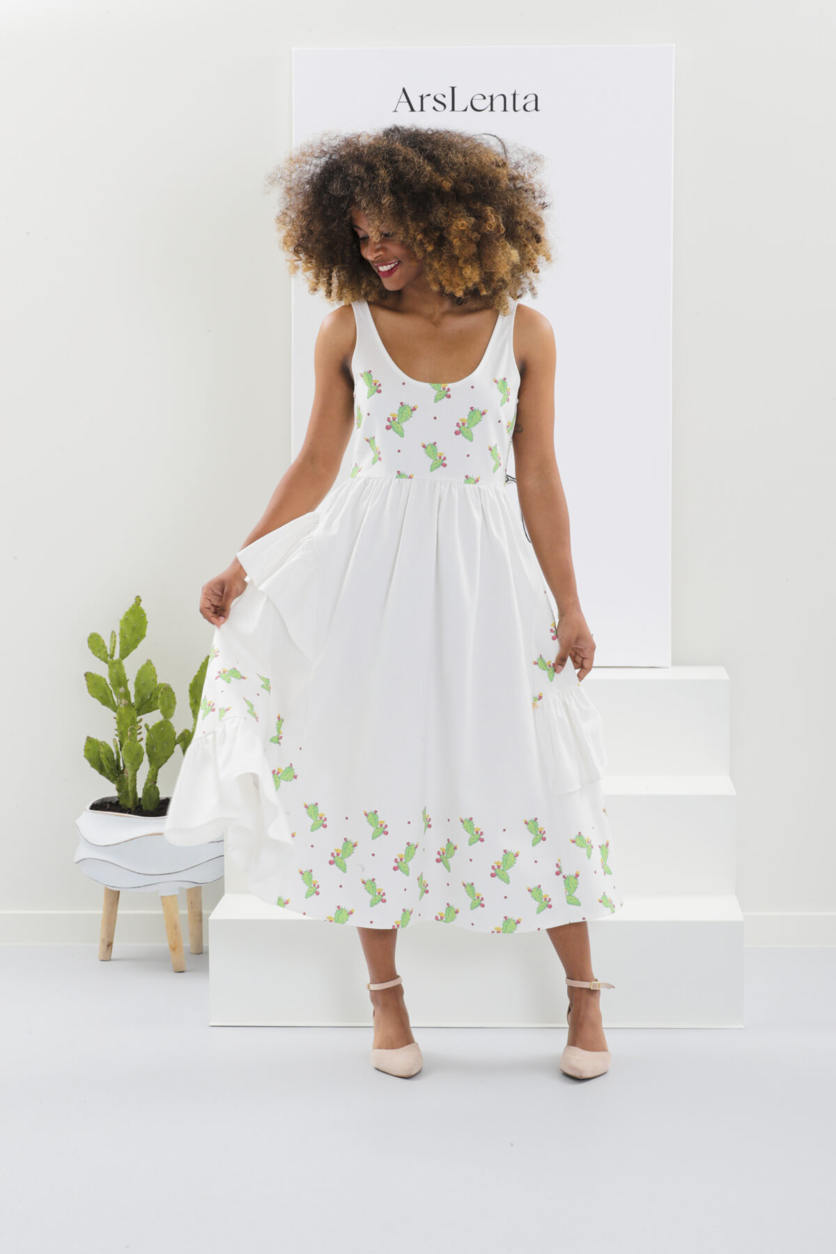 Vestido longo estampado com catos