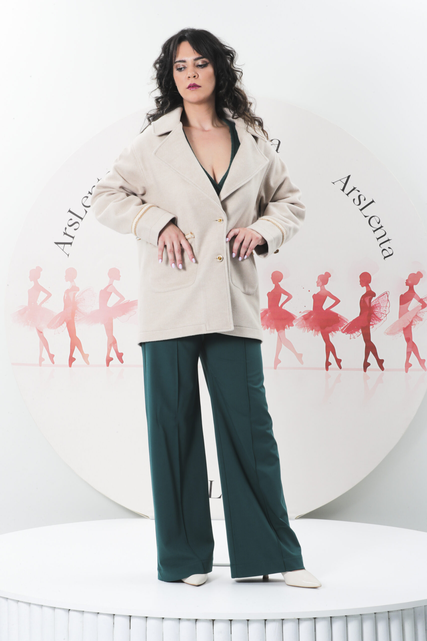 Casacão com aplicação de fita nas mangas, bolsos e botões tigrados - Image 2