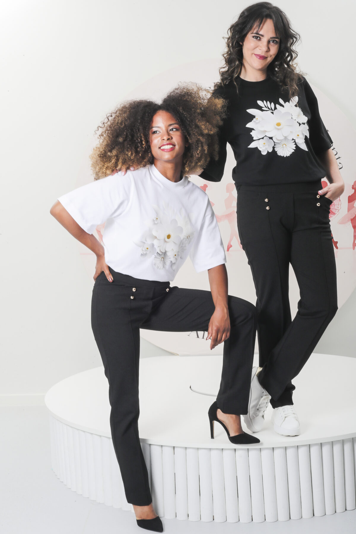 T-shirt de luxo em algodão orgânico com estampado de flores 3D