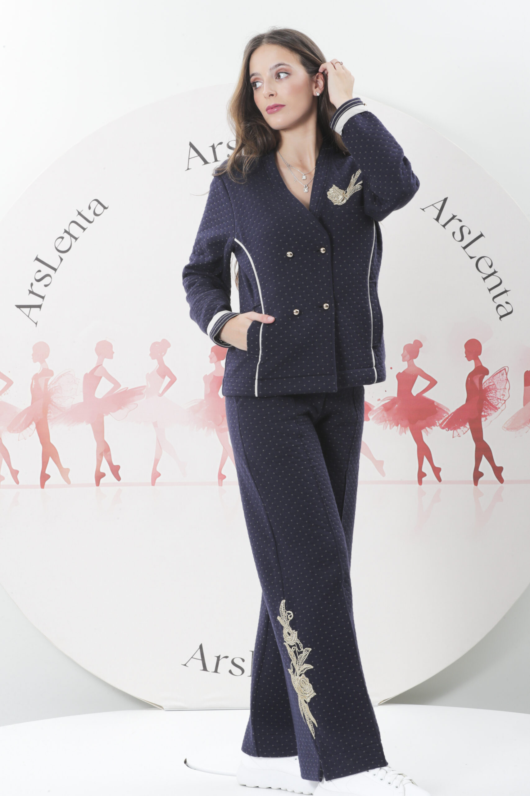 Chique cardigan em malha dupla face de algodão com uma graciosa flor dourada no bolso do peito - Image 3