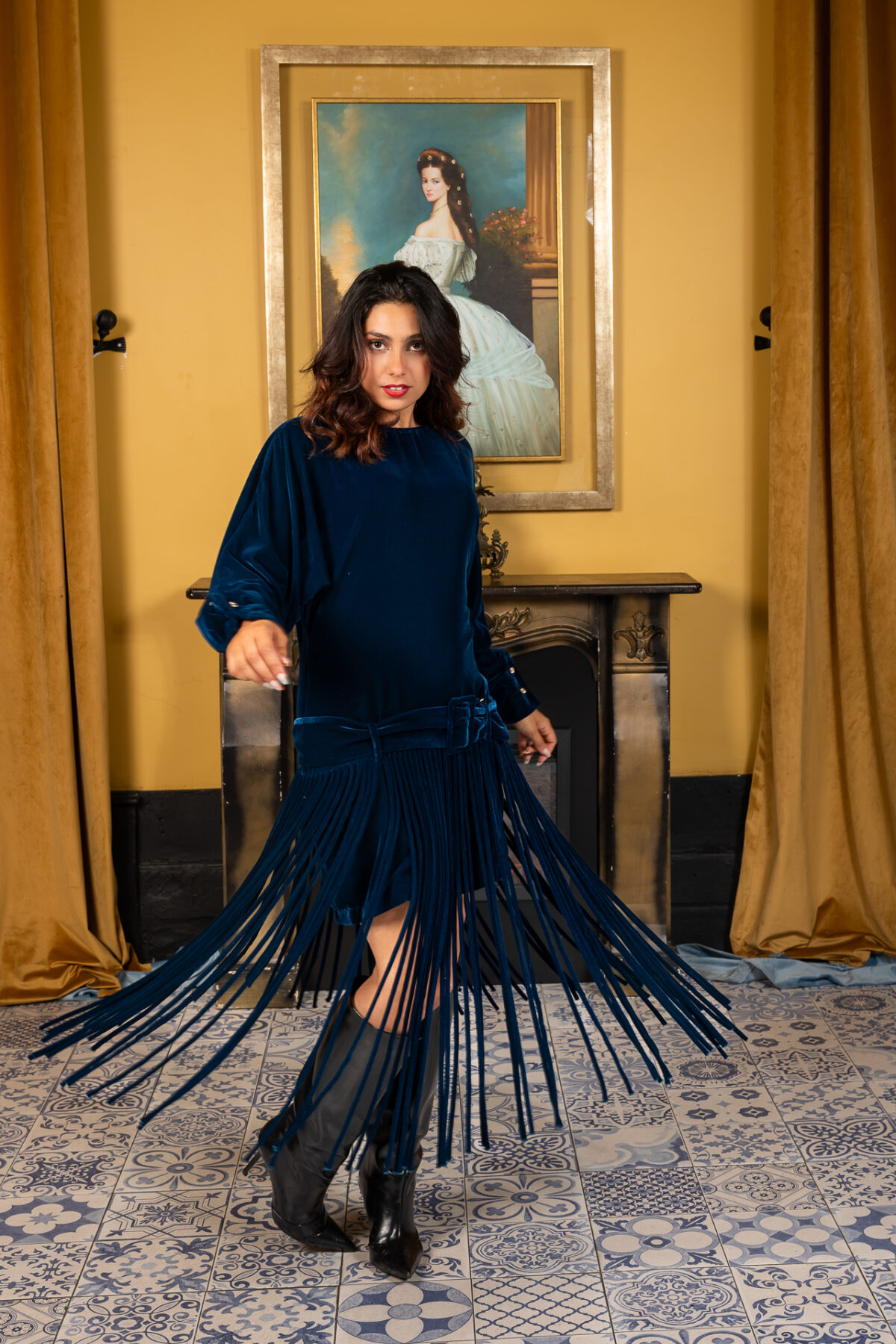 VESTIDO DE VELUDO COM FRANJAS